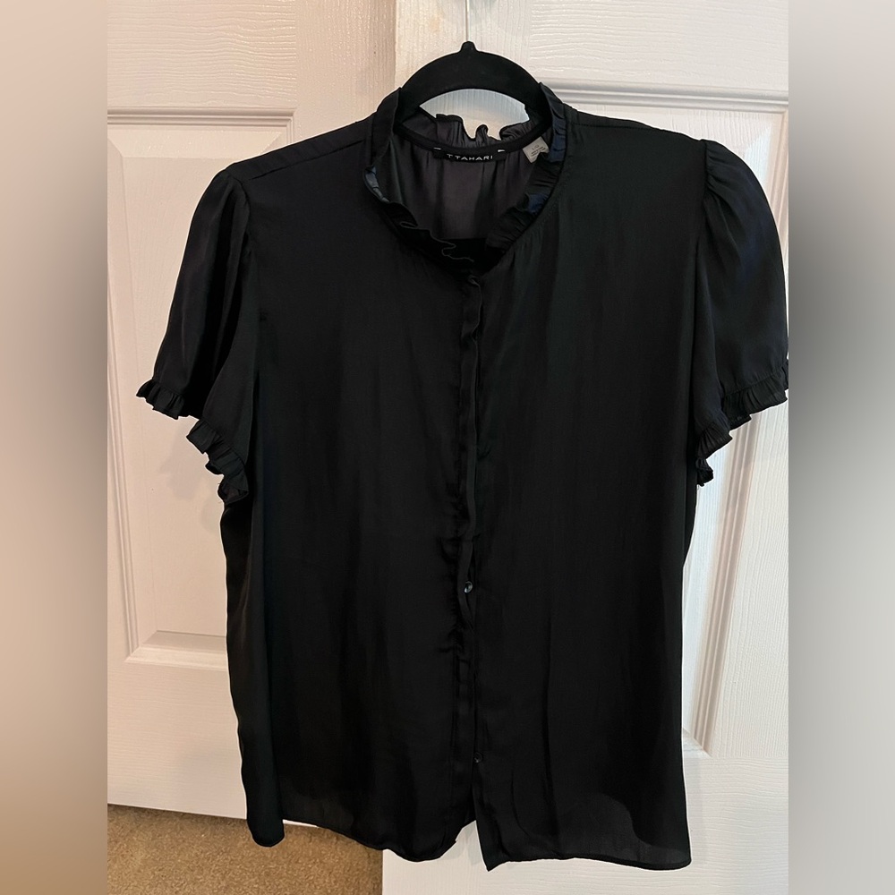 Tahari Black ruffled short sleeve blouse